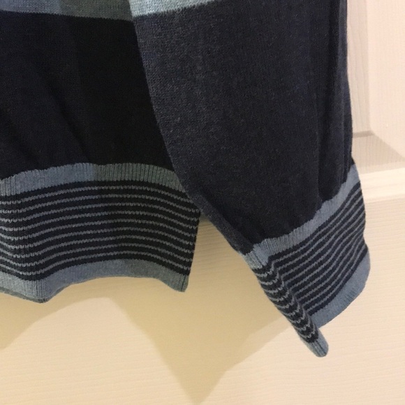 Tommy Hilfiger Men Crew V-neck Pullover Sweater - Picture 3 of 6